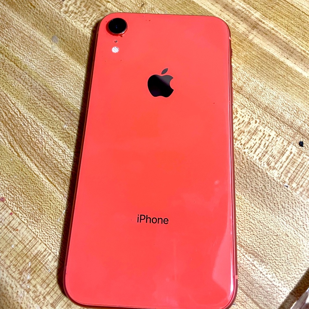 iPhone XR 64gb unlocked perfect condition with cases a tempered glass